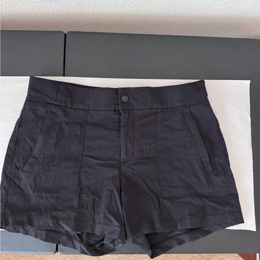 Athleta Trekkie North Women’s Short Black Athleisure Utility Hiking Size 10